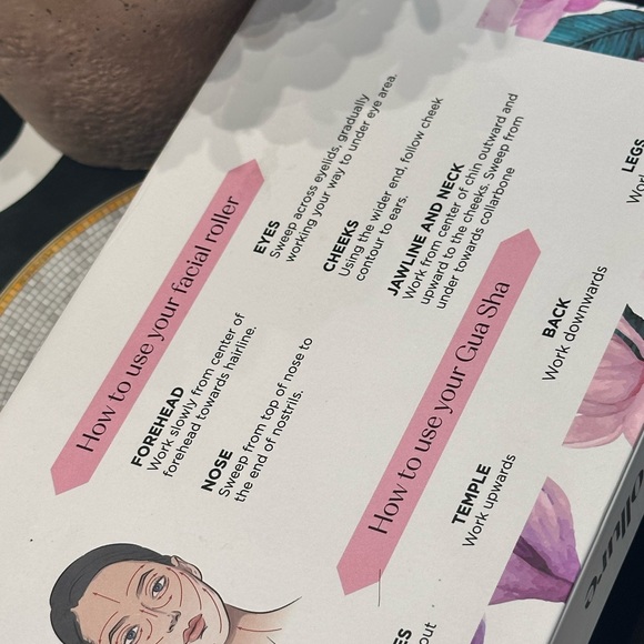 Face Jade roller stone with gua sha kit for the face massager in a magnetic box - Picture 6 of 9